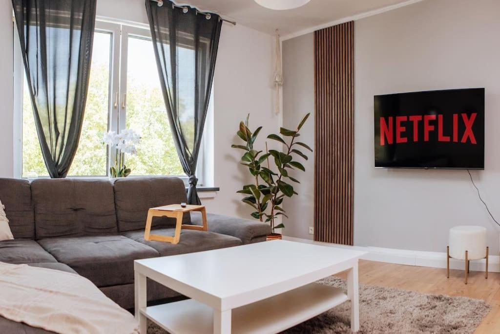 Sunny & Cozy - Netflix - Wifi - City - 4 Person Есен Екстериор снимка
